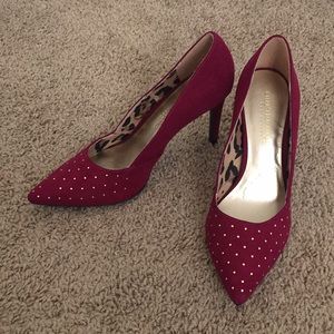 NWOT Burgundy Heels with Gold Detail ✨